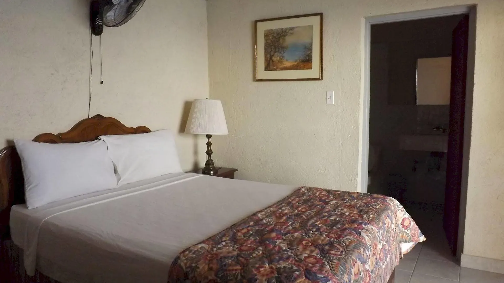 Ocean Breeze Hotel Southfield